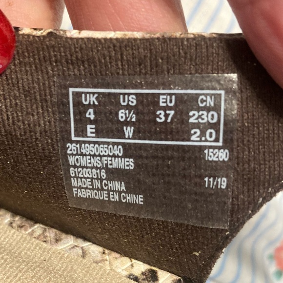 Clarks collection taupe snake New sling back shoes. - Picture 6 of 10